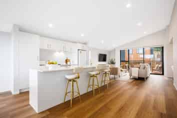 10 Stockden Place, Karori