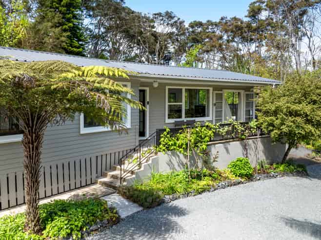 1060 Sandspit Road, Sandspit