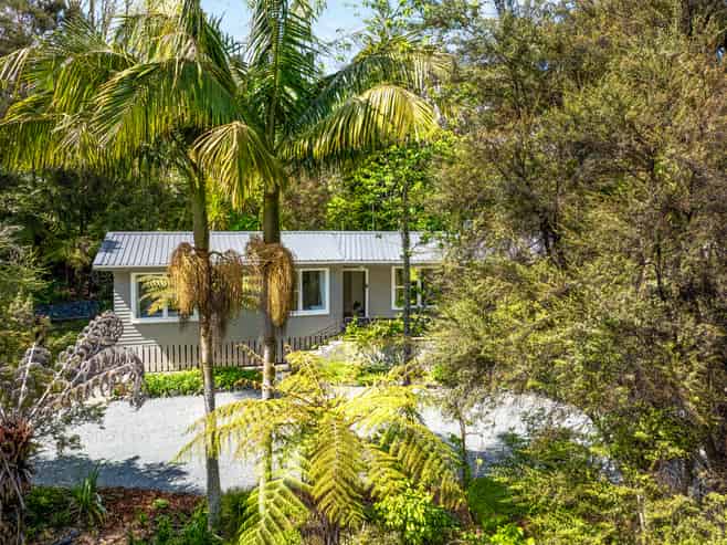 1060 Sandspit Road, Sandspit