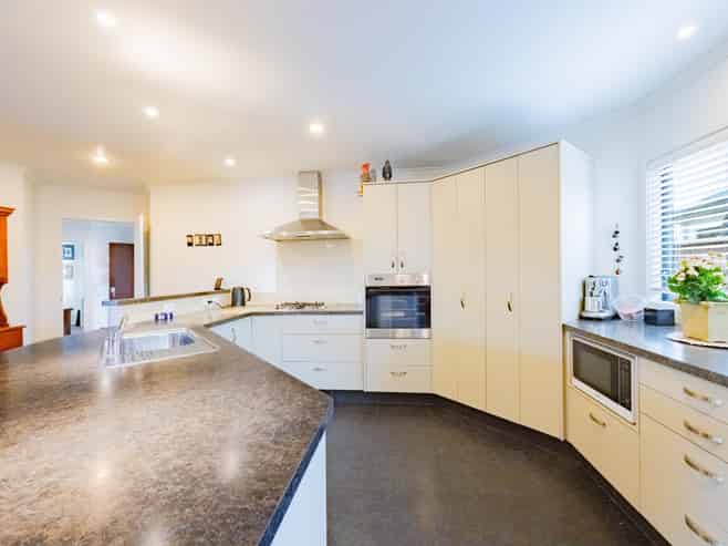 12 Inglis Place, Mahora