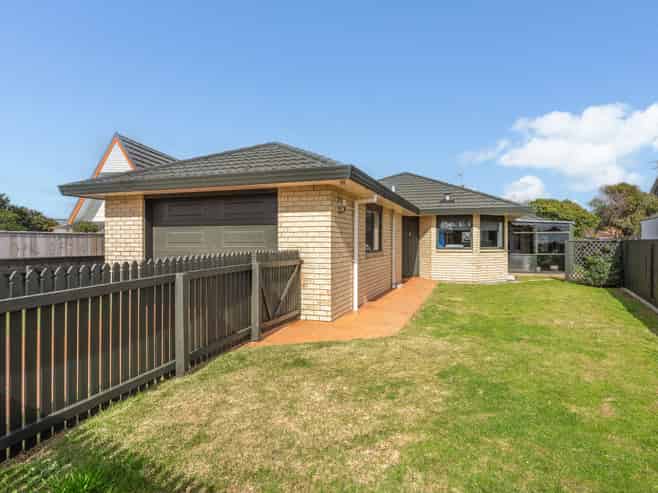 15A Watson Drive, PARAPARAUMU BEACH