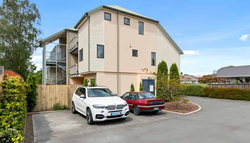 8/12 London Street, Richmond