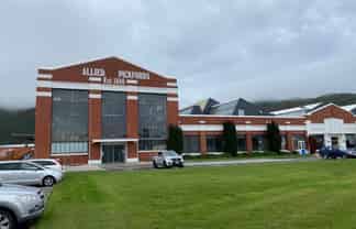 High Profile Showroom or Warehouse