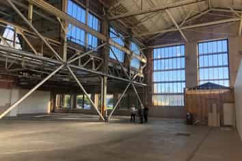 High Profile Showroom or Warehouse