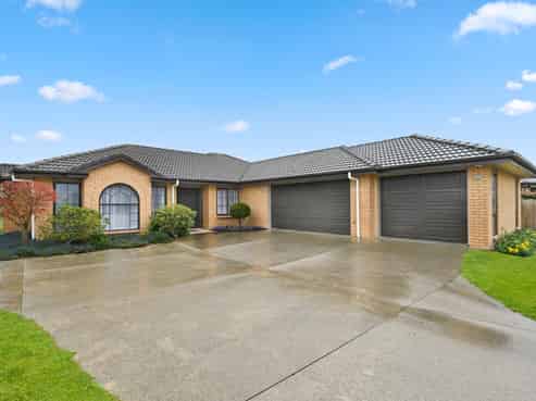 7 Shirley Place, Huntington