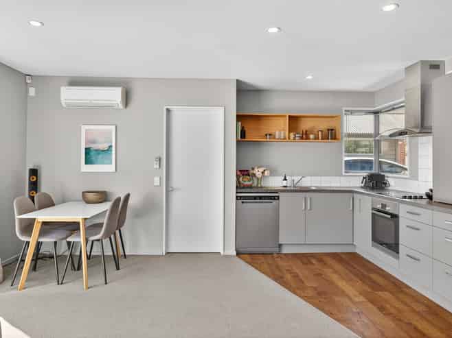 8/190 Lincoln Road, Addington