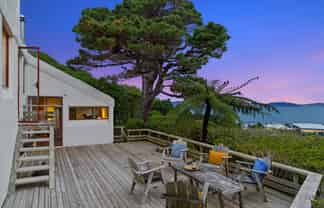 22 Rakeiora Grove, Korokoro