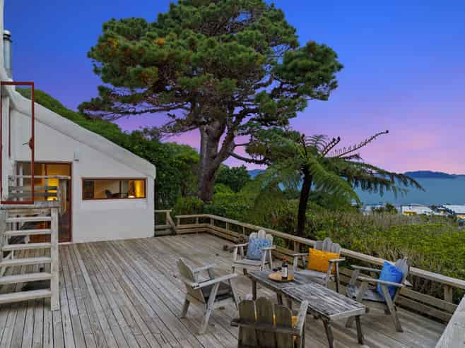 22 Rakeiora Grove, Korokoro