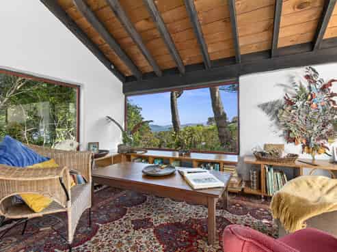 22 Rakeiora Grove, Korokoro