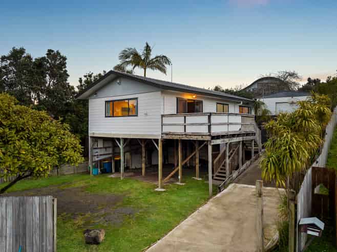 4 Lowell Place, Massey
