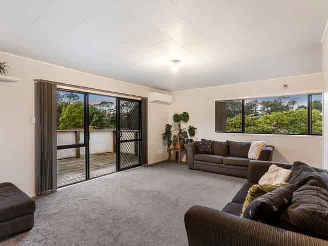 4 Lowell Place, Massey