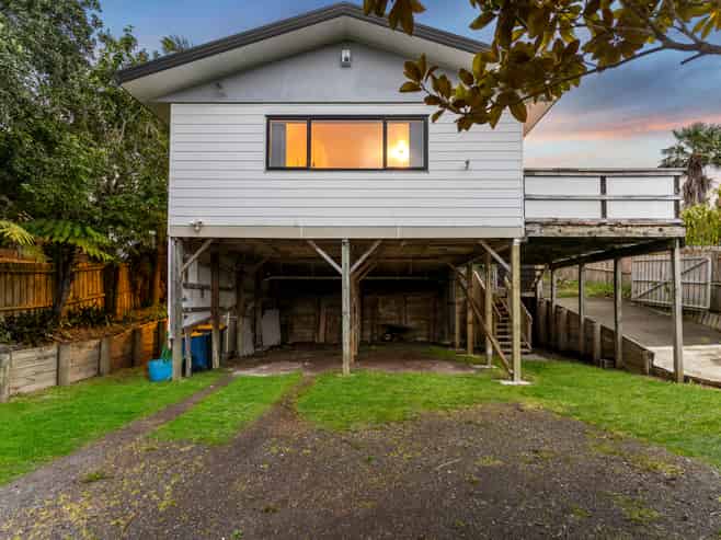 4 Lowell Place, Massey