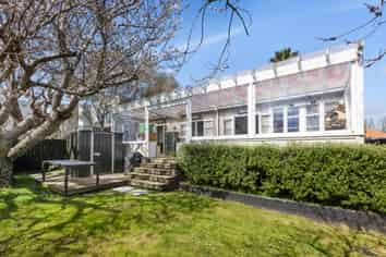 9 Range View Road, Mount Albert