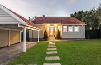 9 Range View Road, Mount Albert