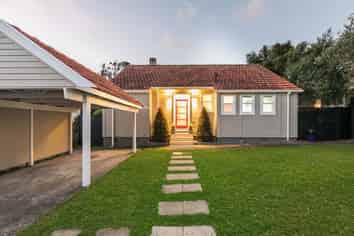 9 Range View Road, Mount Albert