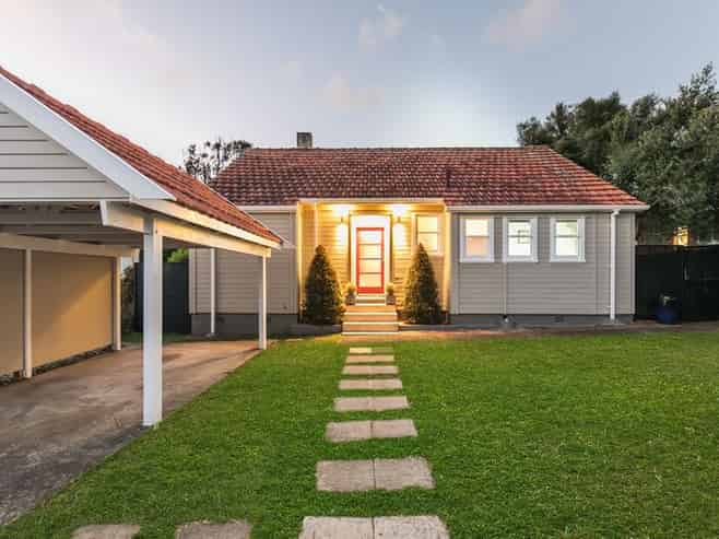 9 Range View Road, Mount Albert