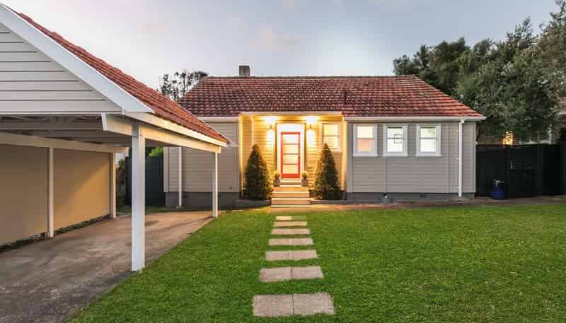 9 Range View Road, Mount Albert