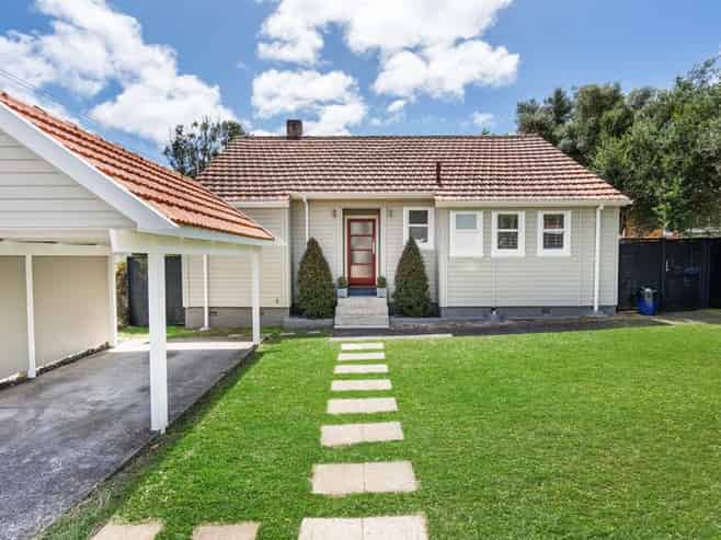 9 Range View Road, Mount Albert