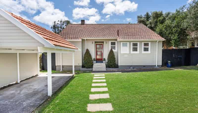 9 Range View Road, Mount Albert