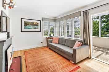 9 Range View Road, Mount Albert