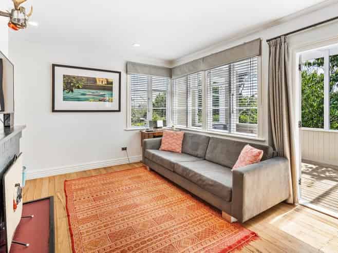 9 Range View Road, Mount Albert