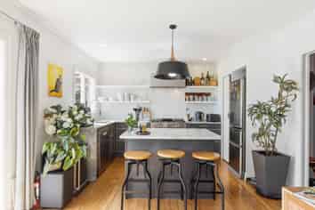 9 Range View Road, Mount Albert