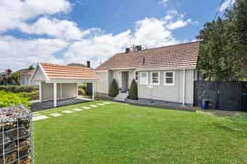 9 Range View Road, Mount Albert