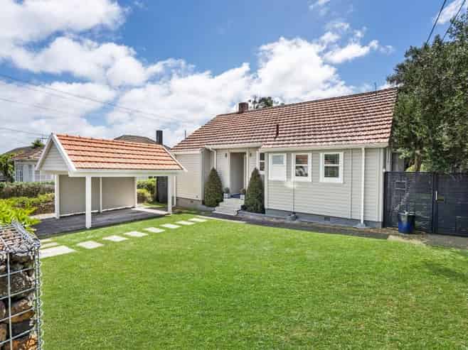 9 Range View Road, Mount Albert