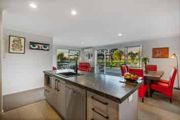 296a Oaia Road, Muriwai