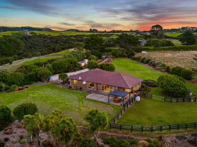 296a Oaia Road, Muriwai