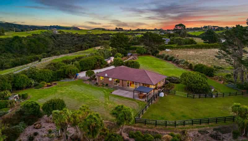 296a Oaia Road, Muriwai
