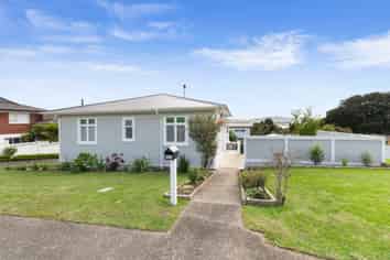 30A Taylor Road, Mangere Bridge
