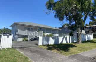 13 Castleton Street, Birkdale