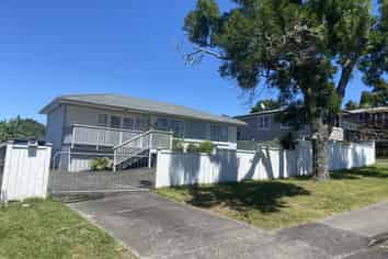 13 Castleton Street, Birkdale