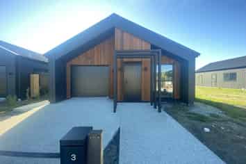 3  Hadley Place , Cromwell