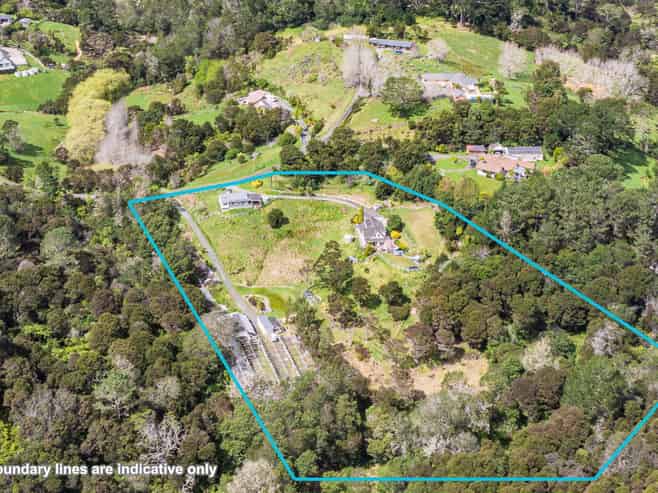 1180 East Coast Road, Redvale