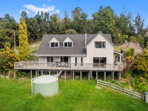 1180 East Coast Road, Redvale