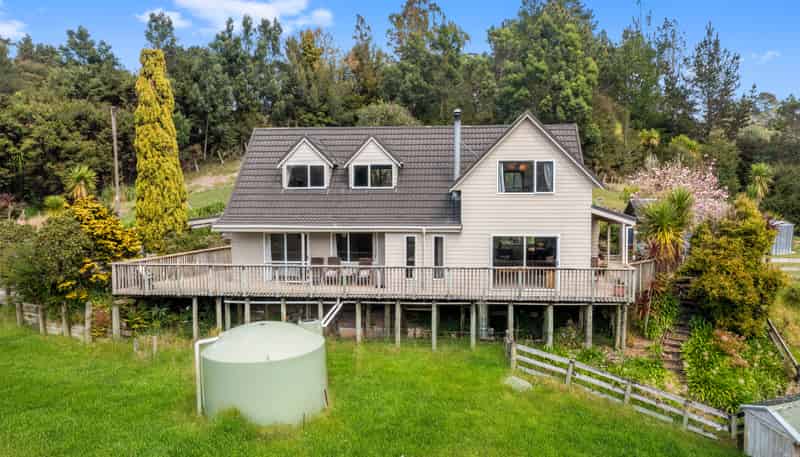 1180 East Coast Road, Redvale