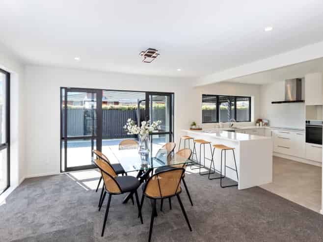 2 Cutts Road, Russley