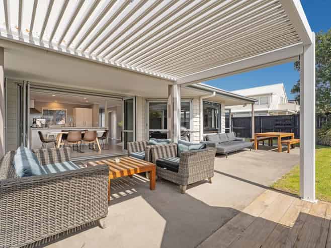 126 Puka Crescent, Matarangi