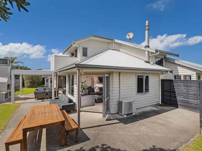 126 Puka Crescent, Matarangi
