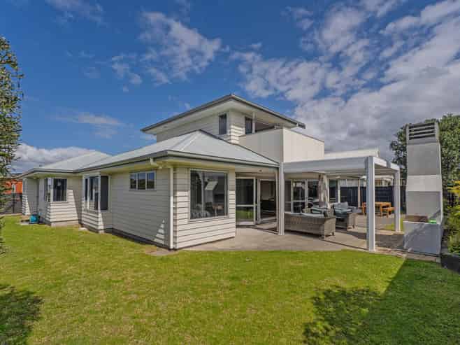126 Puka Crescent, Matarangi