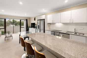 8/128 Stancombe Road, Flat Bush