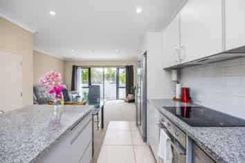 8/128 Stancombe Road, Flat Bush
