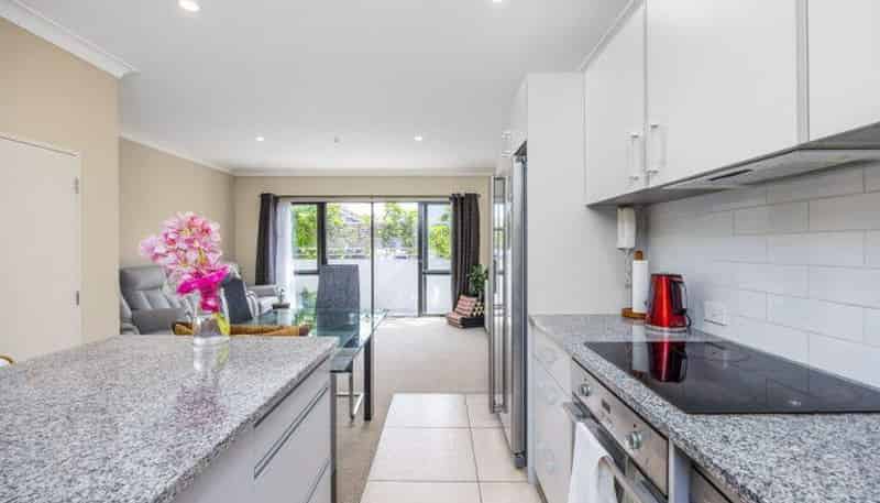 8/128 Stancombe Road, Flat Bush
