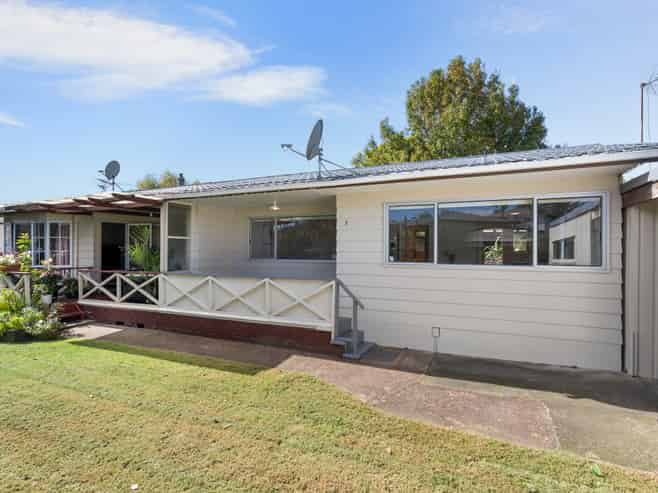 3/11a Bayside Avenue, Te Atatu Peninsula