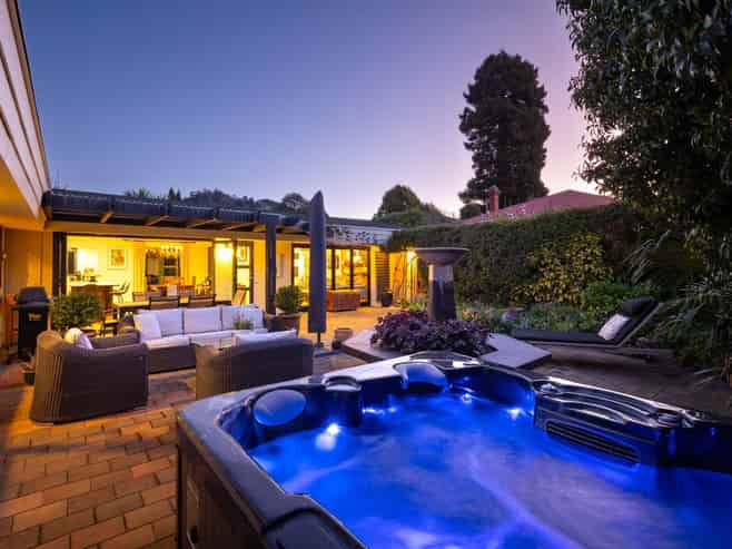 2/96 Nile Street, Nelson