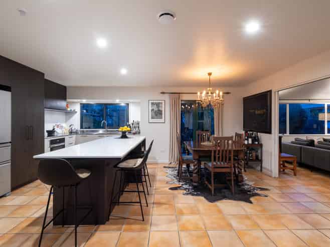 2/96 Nile Street, Nelson