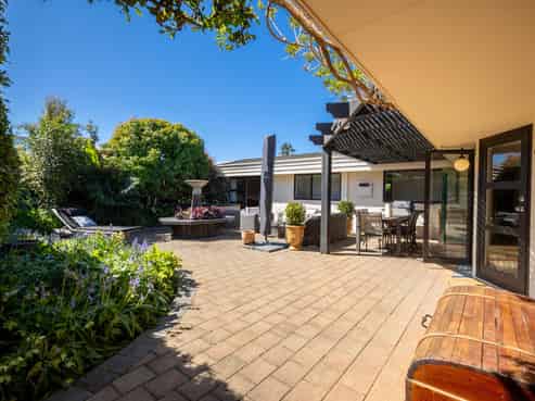 2/96 Nile Street, Nelson