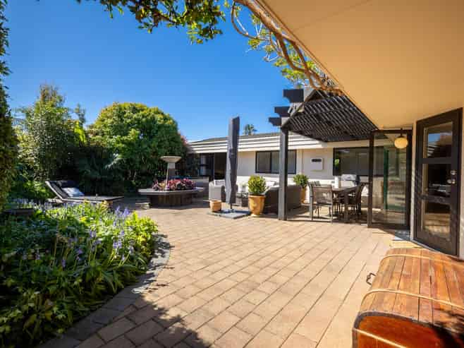 2/96 Nile Street, Nelson